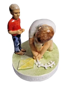 A SEBASTIAN MINIATURE SML-390 The First Kite (Parent/Child First) 2215 - Picture 1 of 3