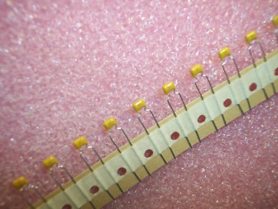 CANTIDAD (100) .01uf 50V 5% COG .2 ls CERÁMICA RADIAL MLCC CONDENSADORES K103J20COGF5TH5  Foto 1 de 2