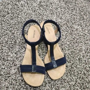 Sandalias Alfani Voyage para mujer con correa en T de 1 3/4" con cuña azul marino talla 7,5 M - Imagen 1 de 5