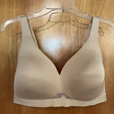 Sujetador Cacique by Lane Bryant 40DD ligeramente forrado cobertura completa sin alambre beige Foto 1 de 4