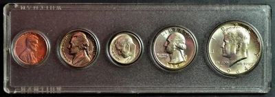 3 SILVER COINS! 1964 Mint Set. A GREAT BIRTH YEAR GIFT FOR YOU OR A LOVED-ONE! - Image 1 of 2