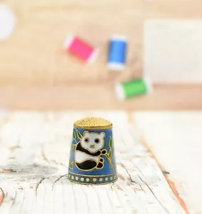 Schöne Vintage Cloisonne schwarz-weiß Panda Fingerhut ~ türkis Hintergrund - Bild 1 von 2
