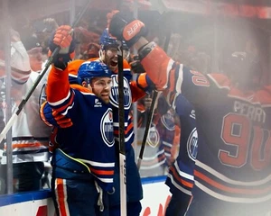 Leon Draisaitl 2025 Playoffs Tiempo Extra Gol Edmonton Oilers 8x10 NHL Hockey Foto - Imagen 1 de 1