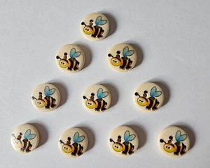 10 Bee Pattern Buttons Size 15mm - Picture 1 of 2