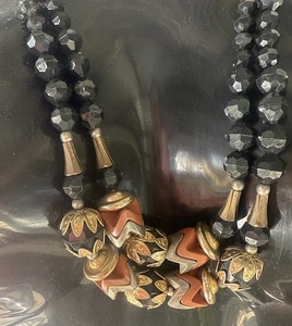 Collar de cuentas vintage de plástico facetado negro y rompecabezas - Imagen 1 de 13