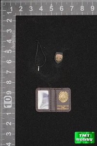 SWTOYS Ourworld FS072 Resident Evil Valentin im Maßstab 1:6 - Halskette & Abzeichen - Bild 1 von 2