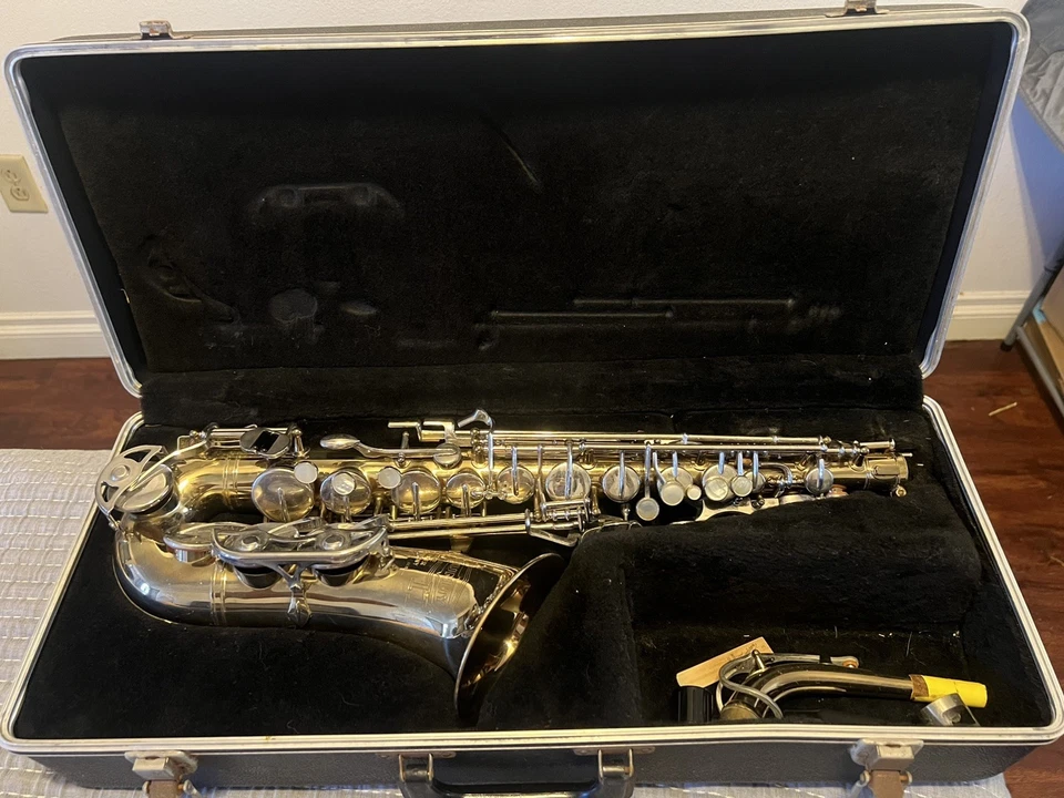 Saxofón Alto Bundy II de Selmer EE. UU. con Estuche - Modelo Estudiante  Foto 1 de 4