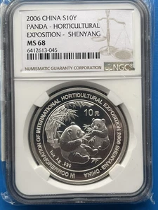 CHINA 10 Y Panda "HORTICULTURAL EXPO 2006 " 1oz Silber NGC68 mit Zertifikat - Picture 1 of 2