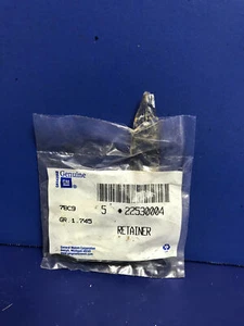 NOS GM # 22530004 Smog Breather Retainer Clip - Imagen 1 de 2