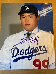 HYUN-JIN RYU SIGNED PHOTO  Los Angeles Dodgers SIGNED 8  X 10 PHOTO AUTOGRAPHED - Picture 1 of 2
