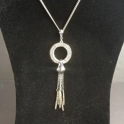 Collar Firmado Jennifer Lopez 28-30" Tono Plata Colgante Largo Borla Foto 1 de 4