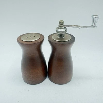 VINTAGE MR DUDLEY WOOD SALT SHAKER & PEPPER MILL 5"  S - Image 1 of 4