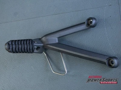 2018 - 2021 GENUINE TRIUMPH TIGER 1200 LEFT PASSENGER FOOTPEG ASSEMBLY Foto 1 de 4