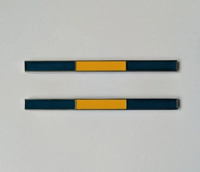 2 insignias de ala lateral cromadas con bandera de Suecia para Volvo S90 V90 V40 V50 V60 - Imagen 1 de 4