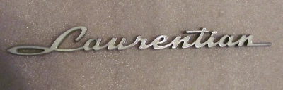 INSIGNIA EMBLEMA GUARDABARROS PONTIAC LAURENTIAN AÑOS 60 GENUINO FABRICANTE ORIGINAL GM CANADÁ ORIGINAL Foto 1 de 4