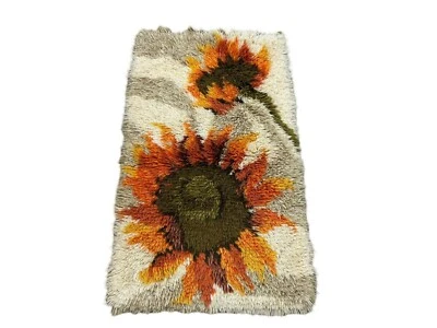 Alfombra Rya Shag sueca vintage de mediados de siglo 105x61 cm - Girasol colgante de pared Foto 1 de 4
