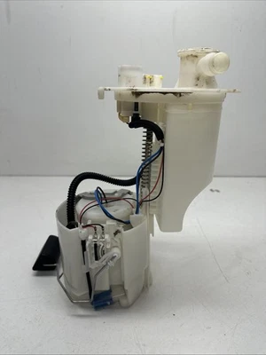 2012-2014 Toyota Prius V, Fuel Pump Assembly 77020-47111 OEM Foto 1 de 4