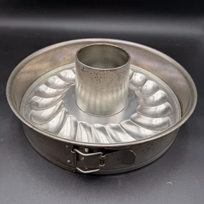 Queso redondo alemán Dr. Oetker vintage y pastel Bundt 3 piezas para hornear 11" Foto 1 de 4