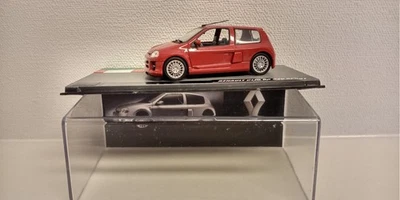 1:43 UNIVERSAL HOBBIES EAGLE RACE RENAULT CLIO SPORT V6 24V ROJO METÁLICO Foto 1 de 4