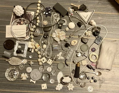 Lote de baratijas mixtas negras blancas y plateadas - Imagen 1 de 4