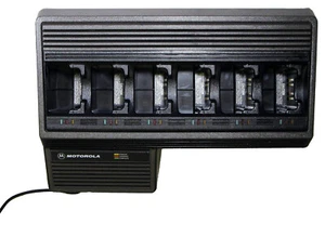 Motorola NTN1177C 6 Bay Multi-unit Radio Battery Gang Charger with Cable - Picture 1 of 7