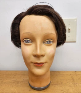 Cabeza de maniquí vintage firmada AK hecha en Alemania pintada a mano cara cosmetología - Imagen 1 de 8