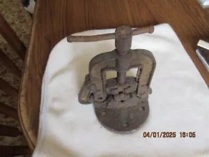 Vintage Littlestown Howe & Fory Co No 41 Table Mount Bench Yoke Pipe Vise - Picture 1 of 10