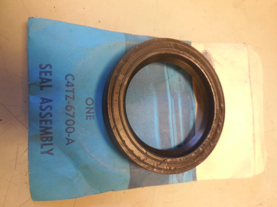 Nuevo de Lote Antiguo Ford F100 F250 330 361 391 Cubierta de distribución Sello de aceite C4TZ-6700-A Foto 1 de 2