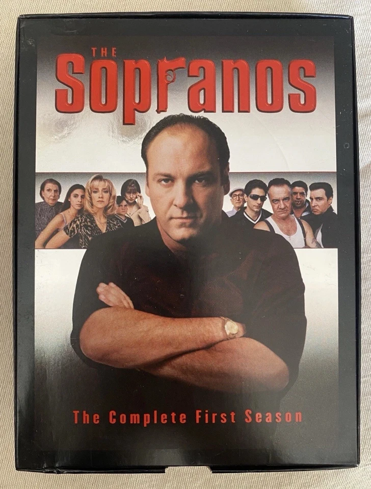 DVD винтажного сериала «Клан Сопрано» в конечном итоге устанавливает сезоны с 1 по 5. Смотрите ниже - Изображение 1 из 1