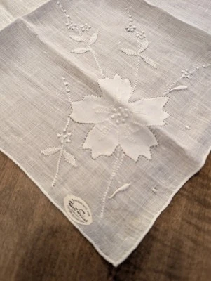 Vintage  White Linen Floral   Madeira Hanky  Original Sticker New — 第 1/3 张图片