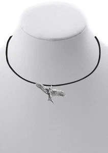 Emblema de peltre inglés cometa roja en un collar de cordón negro hecho a mano - Imagen 1 de 1