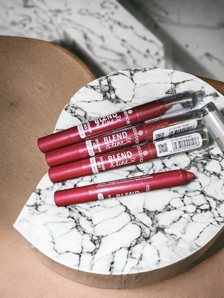 Essence Lidschattenstift 4x Blend & Line 02 Oh My Ruby Glanz Lidschatten Top