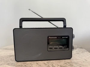 Radio PORTÁTIL PANASONIC CALIDAD CON DAB DAB+ FM LCD Pantalla RF-D10 - NEGRA - Imagen 1 de 14