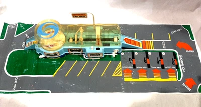 1981 MATCHBOX SUPER SPIN CAR WASH WITH PLAY MAT - INCOMPLETE - REBUILD OR PARTS - Image 1 of 4