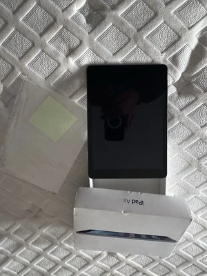 Apple iPad Air 1st Gen. 16GB, Wi-Fi, 9.7in - Space Grey - Image 1 of 4