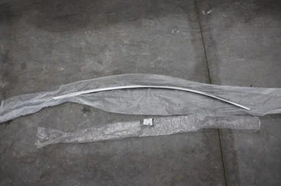 Jaguar E-Pace 2018-2023 OEM moldura de ventana izquierda cromada Foto 1 de 4