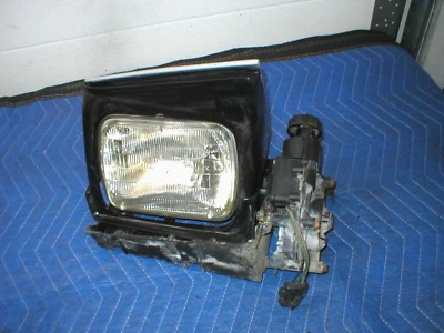 1982-85 FIREBIRD TRANS AM GTA POWER HEADLIGHT + MOTOR POPUP ASSY.  RH PASSENGER - Image 1 of 4