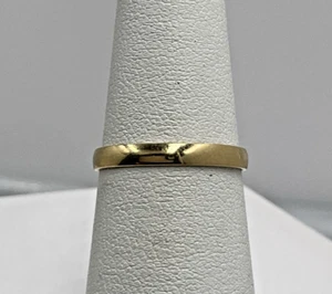 18K Yellow Gold 2.5mm Wide Ladies Band Ring Size 5 3/4 - Picture 1 of 4