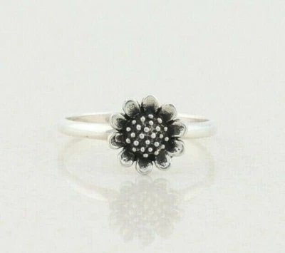 Sterling Silver Daisy Flower Ring size 7 1/4 - Image 1 of 4