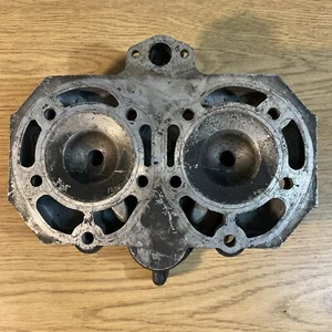 Yamaha RZ350 1984-1985 OEM CULATA 31K-11111-00-00 - Imagen 1 de 4