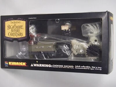 Conjunto de bonecos Medicom THE NIGHTMARE BEFORE CHRISTMAS Jack Skellington brilho no escuro - Imagem 1 de 4