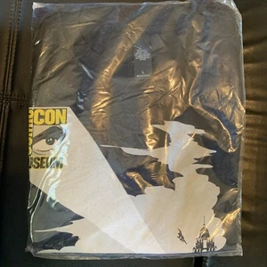 T-shirt SDCC Graffiti Designs Comic Con Museum Charter Member nuova piccola - Foto 1 di 4