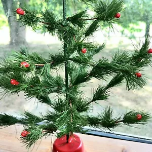 Selten Vintage 50er/70er 21" FEDER WEIHNACHTSBAUM ROTE BEEREN ROTER KUNSTSTOFFSTÄNDER GEBRAUCHT, IN EINWANDFREIEM ZUSTAND - Bild 1 von 4