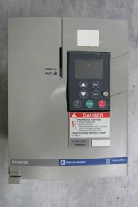 😏 SQUARE D 3 HP DRIVE 460 VAC 3∅ 60 Hz ATV58HU41N4Z - Picture 1 of 7