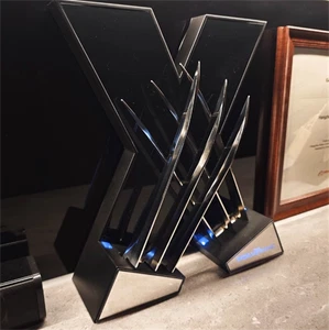 HCMY X-MEN Wolverine Logan Claw With LED Base Cosplay Props Wearable 1/1 1Pair  - Bild 1 von 16