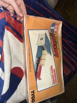 Cargador de caja de operación Tyco Electric Trucking #3450 escala HO de colección sin abrir Foto 1 de 4