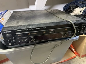 SONY RCD-W500C 5 DISC CHANGER RECORDER BLACK - Parts AS IS - Picture 1 of 2