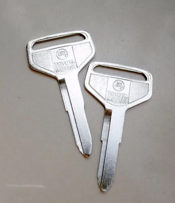 TOYOTA LANDCRUISER LAND CRUISER FJ60 FJ62 BJ60 HJ60 HJ61 HJ65 LLAVES EN BLANCO 80 90 Foto 1 de 4