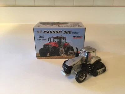 1:64 Case IH Magnum 380 Rowtrac 2019 Farm Show Silver Chaser 44201OTP - Image 1 of 4