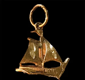vintage 10k yellow Gold nutical LOVE boat charm bendant - Picture 1 of 8